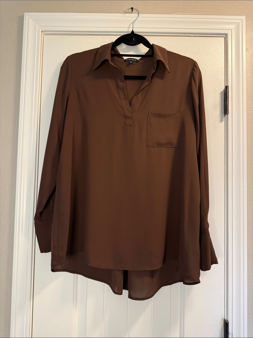 Pleione Brown Long-Sleeve V-Neck Collar Blouse